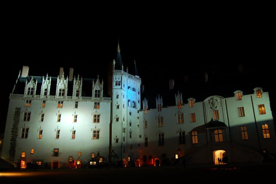 Château des Ducs de Bretagne y patio en Nantes.