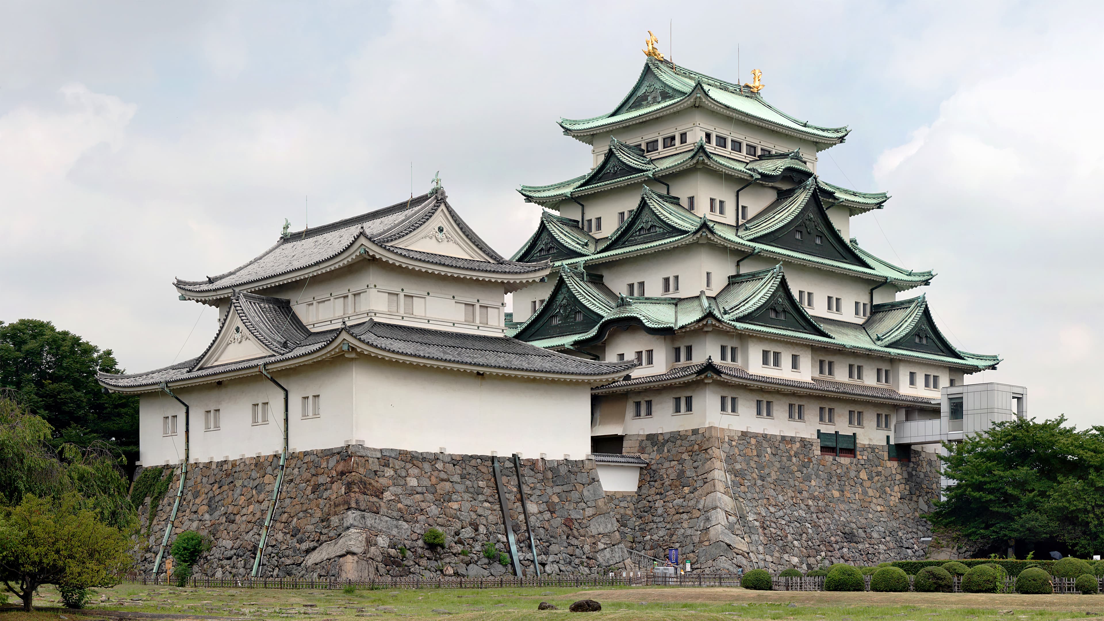 Nagoya Castle and city skyline.